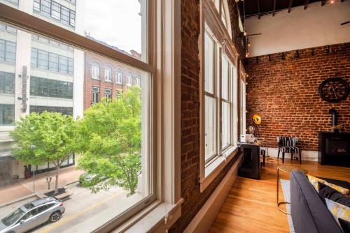 Apartamento Largest Rooftop W Firepit - Vaulted Luxe Penthouse