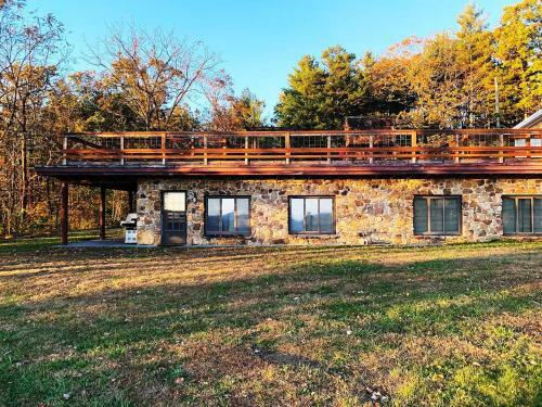 South Cumberland Bluff House / Million-dollar View