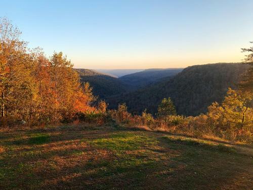 South Cumberland Bluff House / Million-dollar View