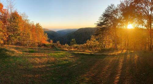 South Cumberland Bluff House / Million-dollar View