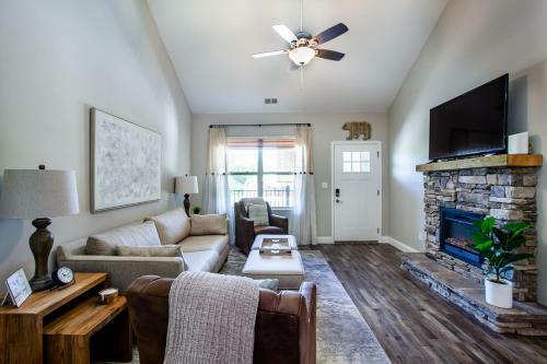 Charming Cades Cove Condo - Community Amenities