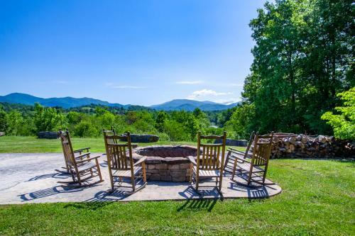 Charming Cades Cove Condo - Community Amenities
