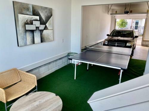 Big New And Modern With Skyline View Mural And Ping Pong