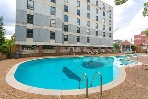 Music Row Retreat - 3 Beds, 1 Bedroom, Pool, Parking