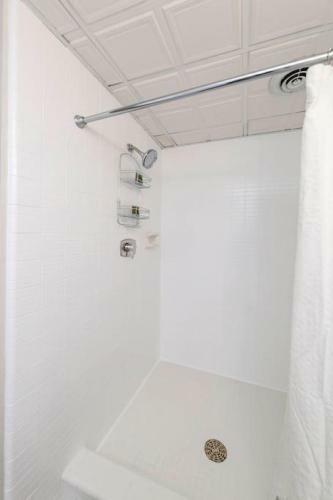 Music Row Retreat - 3 Beds, 1 Bedroom, Pool, Parking