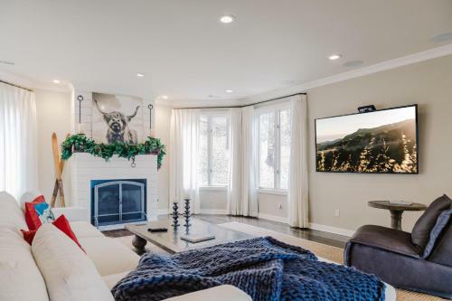 The Above Nashville Ridgetop Estate