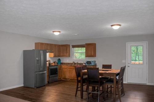 Cheerful 3-bedroom House With Private Parking Home