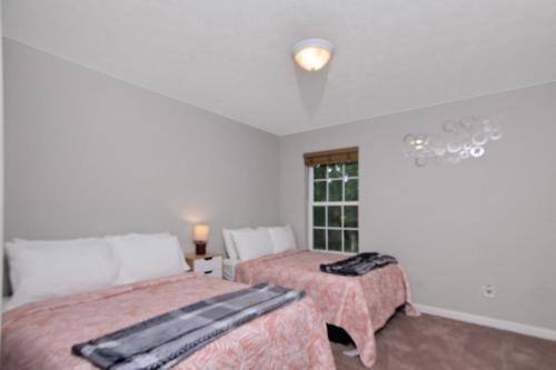 Cheerful 3-bedroom House With Private Parking Home