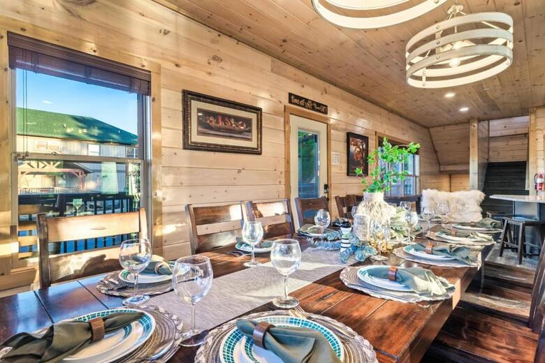 Summer Special, Mountain View, Cabin, Hottub, Game Rm, Sleeps 20