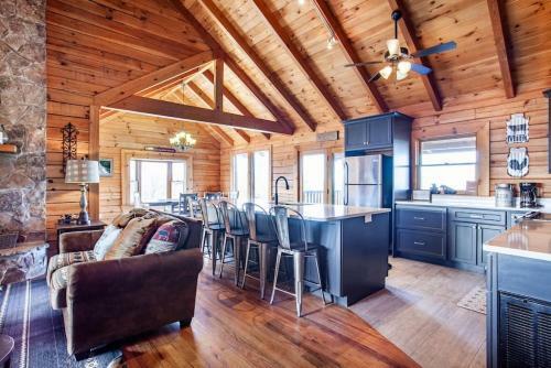 Panoramic Views At Mountaintop With Hot Tub