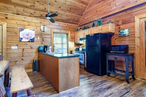 Laketown Bears - Pool Table & Hot Tub!