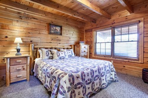 Laketown Bears - Pool Table & Hot Tub!