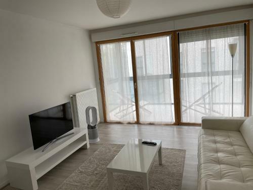 Apartamento Appartement De Standing, Lumineux � 10mn De Cdg
