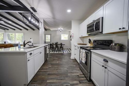 Gorgeous Renovated Home With Open Floor Plan And Large Lot