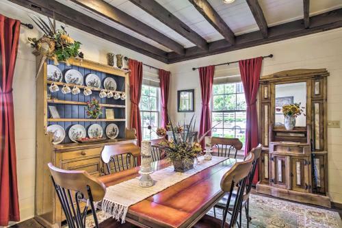 Well-appointed And Spacious Chappell Hill House