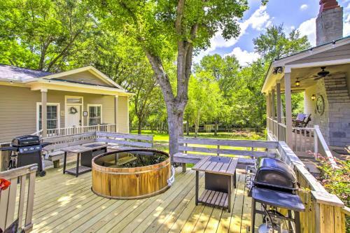 Well-appointed And Spacious Chappell Hill House