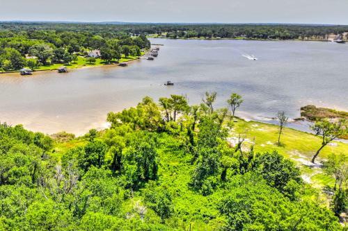 Just-built Eustace Getaway - Walk To The Lake