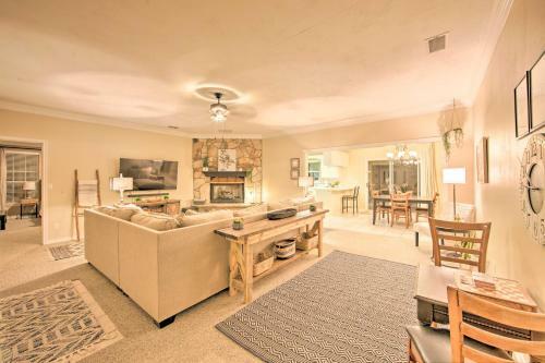 Lovely Hawkins Home With Patio And Hangar Garage!