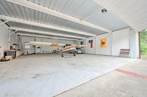 Lovely Hawkins Home With Patio And Hangar Garage!
