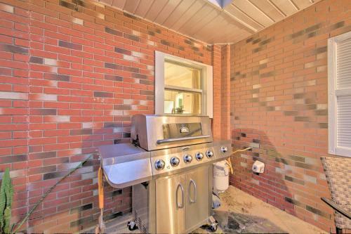 Lovely Hawkins Home With Patio And Hangar Garage!