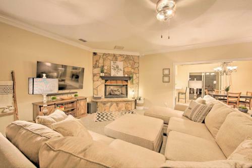 Lovely Hawkins Home With Patio And Hangar Garage!
