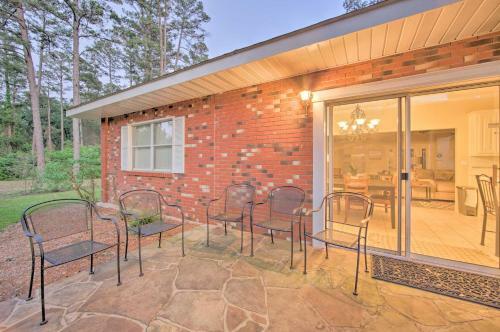 Lovely Hawkins Home With Patio And Hangar Garage!