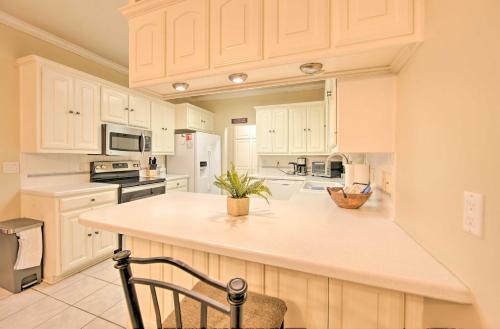 Lovely Hawkins Home With Patio And Hangar Garage!