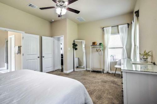 Suburban San Antonio Home With Covered Patio!