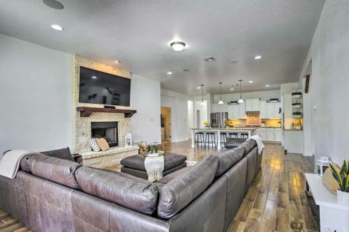 Suburban San Antonio Home With Covered Patio!