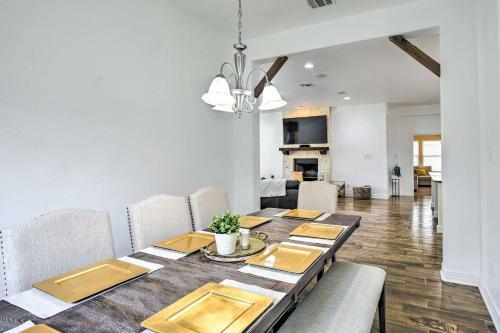Suburban San Antonio Home With Covered Patio!