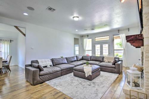Suburban San Antonio Home With Covered Patio!