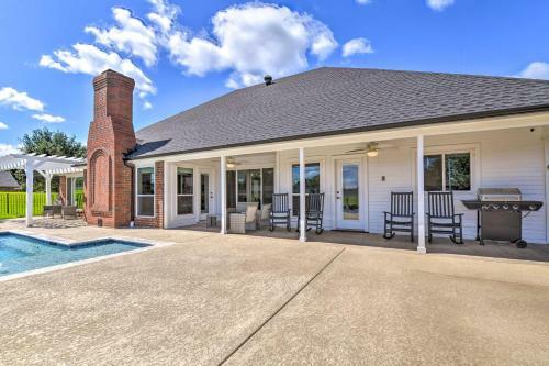 Waterfront Granbury Retreat With Dock And Slip!