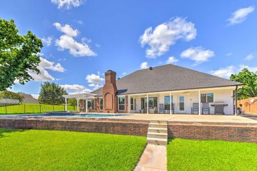 Waterfront Granbury Retreat With Dock And Slip!