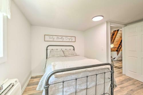 Cozy Granbury Retreat With Yard - Walk To Lake!