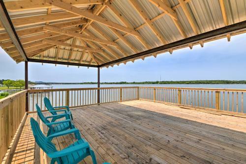 Chic Lakeside Retreat With Dock On Brazos River