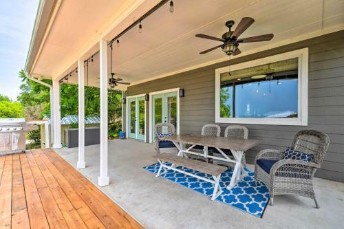 Chic Lakeside Retreat With Dock On Brazos River