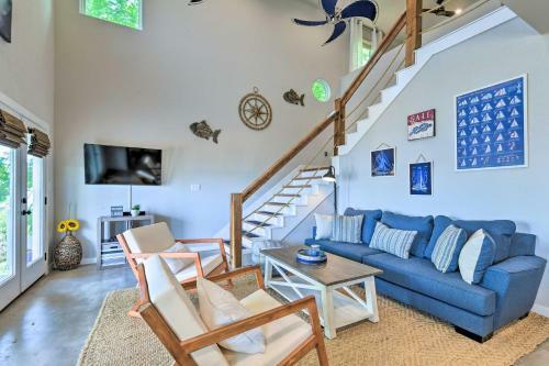 Chic Lakeside Retreat With Dock On Brazos River