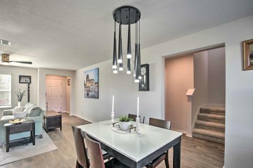 Chic San Antonio Home With Yard About 25 Mi To Dtwn