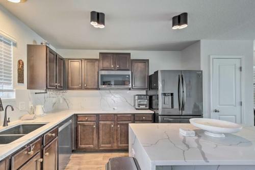 Chic San Antonio Home With Yard About 25 Mi To Dtwn