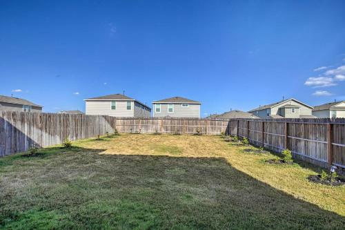 Chic San Antonio Home With Yard About 25 Mi To Dtwn