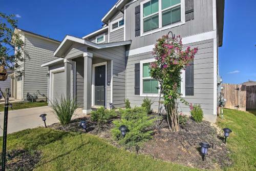 Chic San Antonio Home With Yard About 25 Mi To Dtwn