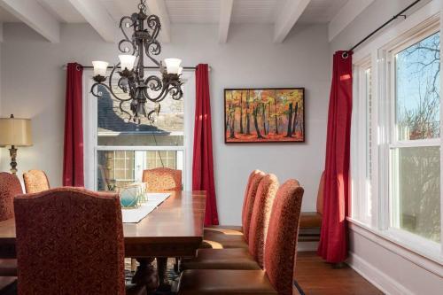 Grand Performance Hm For Your Group Near Downtown