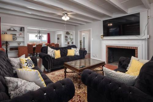 Grand Performance Hm For Your Group Near Downtown