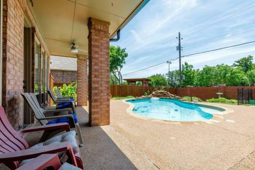 Executive Family Home With Pool In Keller
