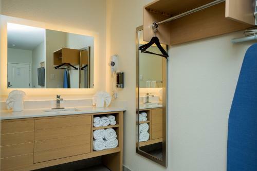 Hotel Palace Inn Blue-iah East