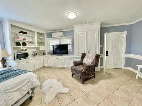 Beautiful Traditional Home*modern Updates*guest Suite B