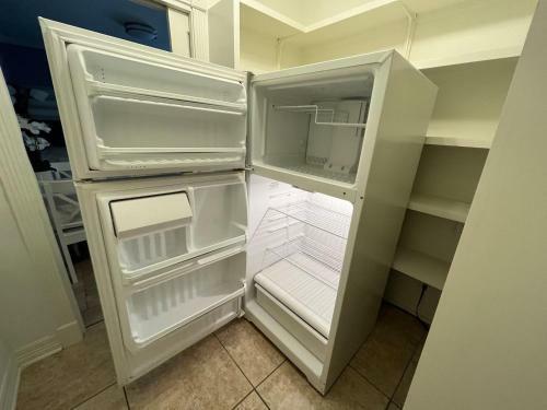 Beautiful Traditional Home*modern Updates*guest Suite B