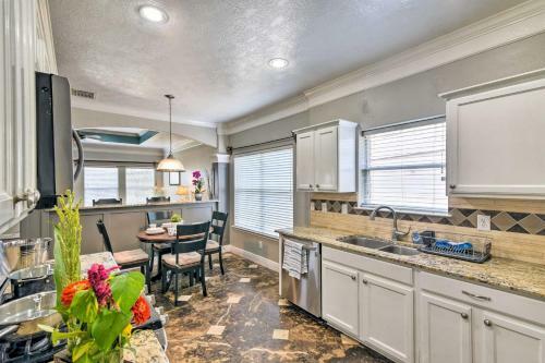 Convenient Katy Retreat - 27 Mi To Houston!