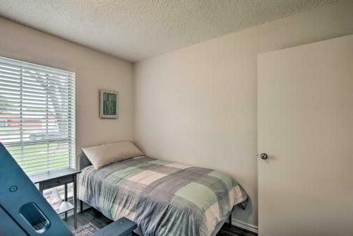 Cozy Irving Home With Fully Fenced Backyard!