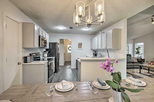 Cozy Irving Home With Fully Fenced Backyard!